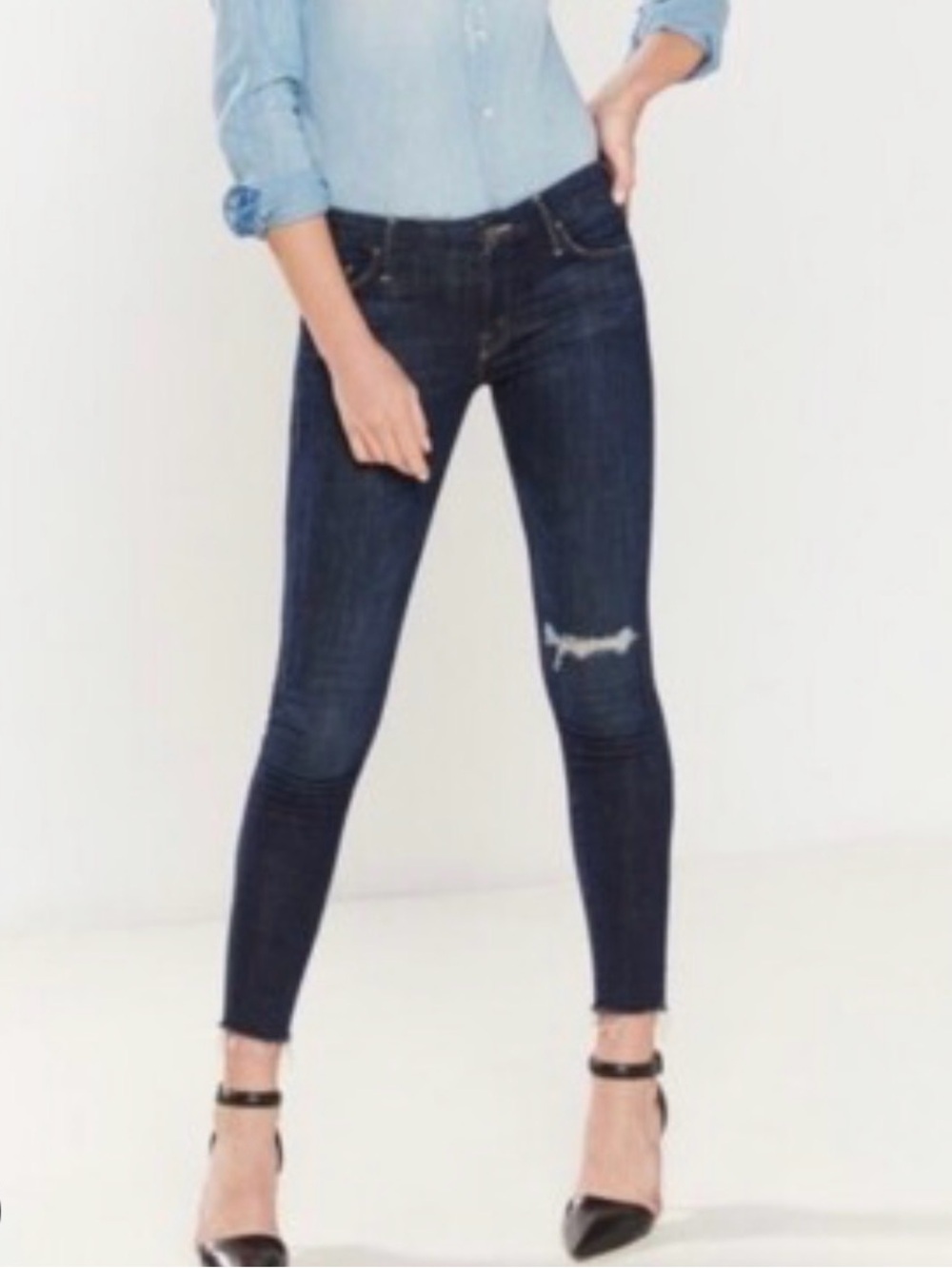 MOTHER Looker Ankle Fray Jeans Partner in Crime Skinny with Knee Distress 24